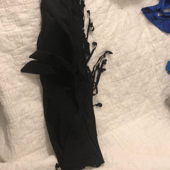 Black bikini top - Picture 2 of 3